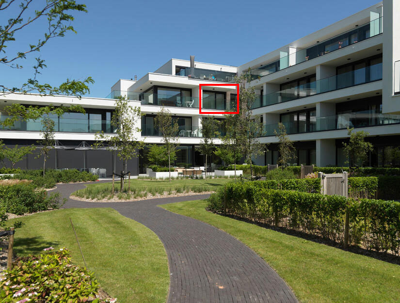 Serviceflat Knokke te koop tweede verdieping met zicht op de tuin